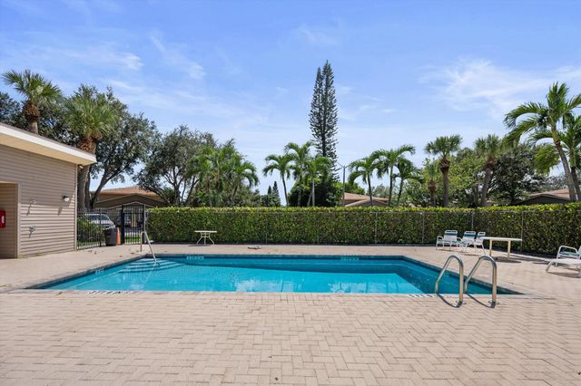 4475 Willow Pond Road B, West Palm Beach, FL 33417