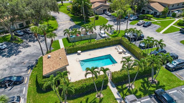 4475 Willow Pond Road B, West Palm Beach, FL 33417