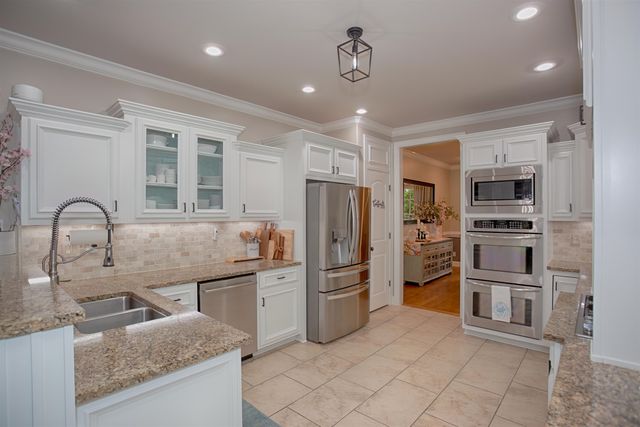 220 SOUTHMILL DR, Eads, TN 38028