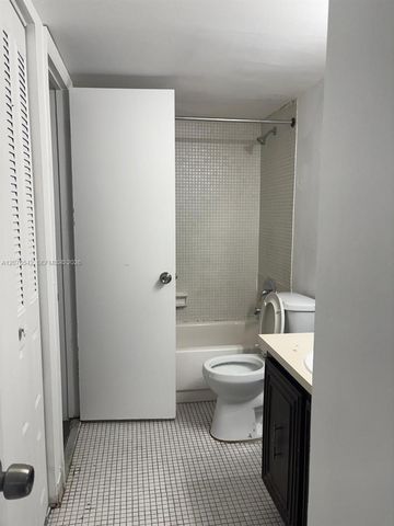 486 NW 165th St Road B-308, Miami, FL 33169