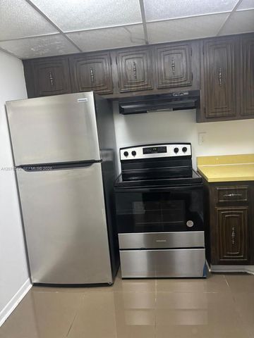 486 NW 165th St Road B-308, Miami, FL 33169
