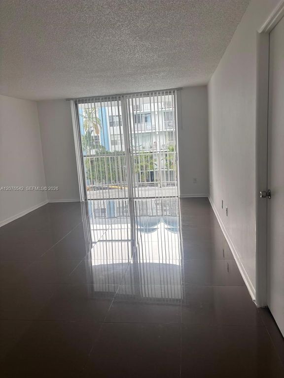 486 NW 165th St Road B-308, Miami, FL 33169
