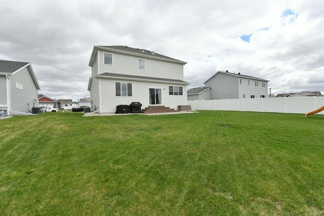 6620 57th Avenue S, Fargo, ND 58104