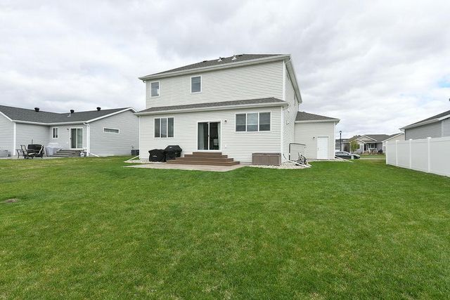 6620 57th Avenue S, Fargo, ND 58104