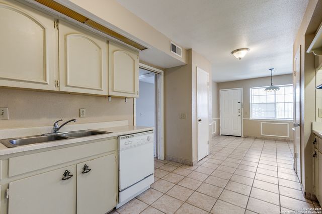 7500 Callaghan Rd Apt 255, San Antonio, TX 78229