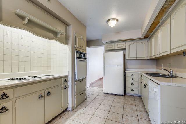 7500 Callaghan Rd Apt 255, San Antonio, TX 78229