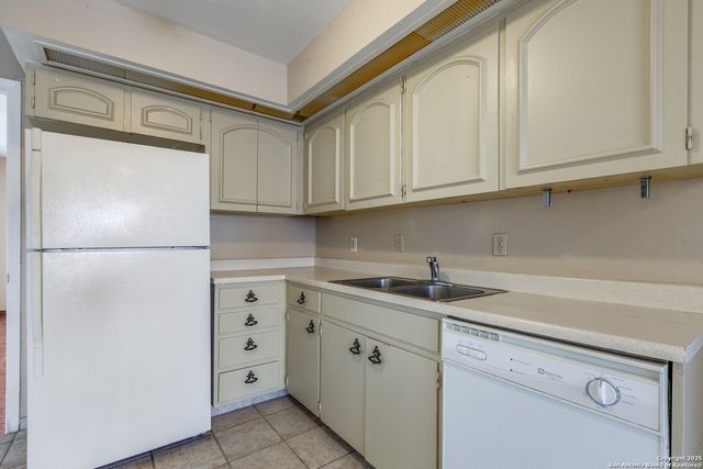 7500 Callaghan Rd Apt 255, San Antonio, TX 78229