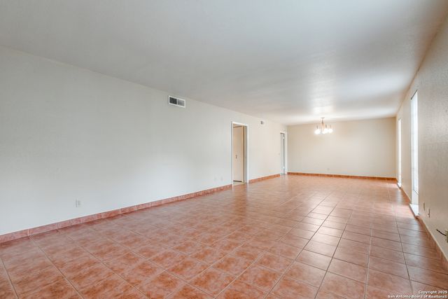 7500 Callaghan Rd Apt 255, San Antonio, TX 78229