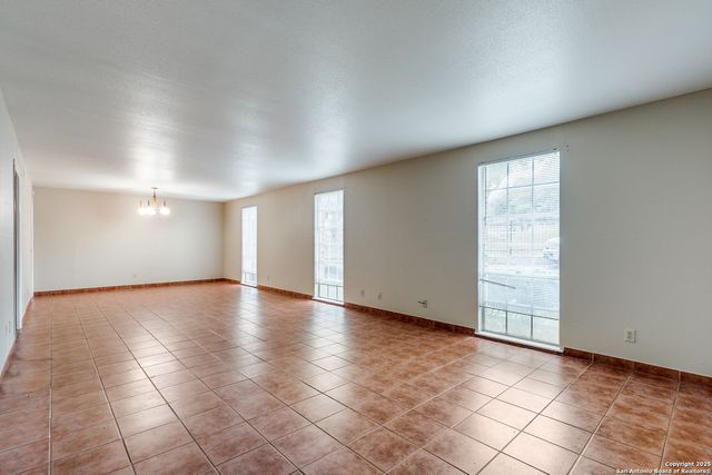 7500 Callaghan Rd Apt 255, San Antonio, TX 78229