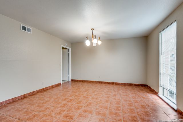 7500 Callaghan Rd Apt 255, San Antonio, TX 78229