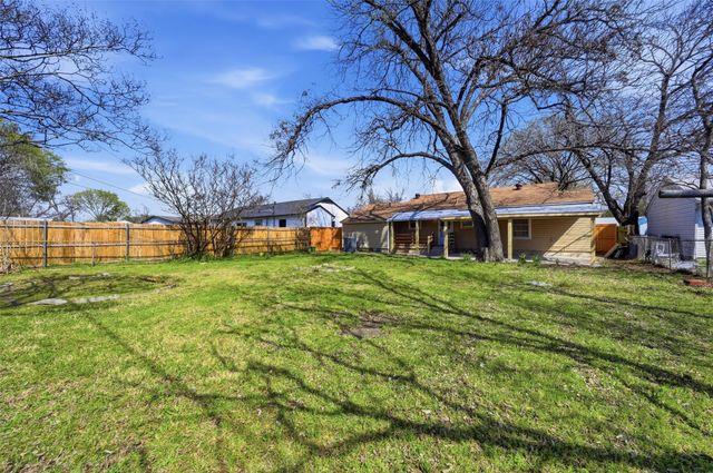 1010 Clarice Street, Grand Prairie, TX 75051