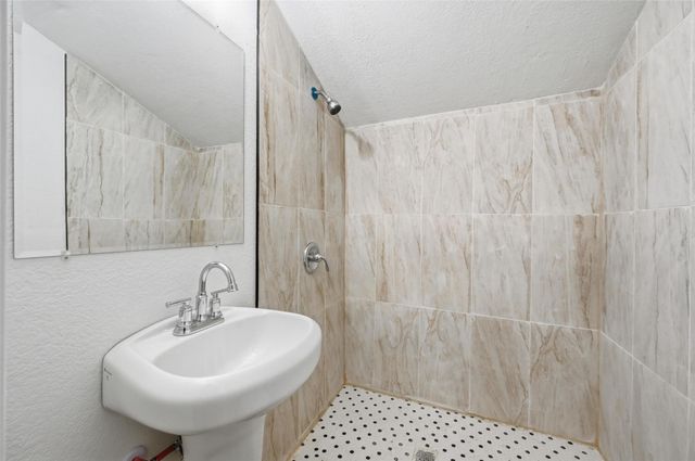 1010 Clarice Street, Grand Prairie, TX 75051