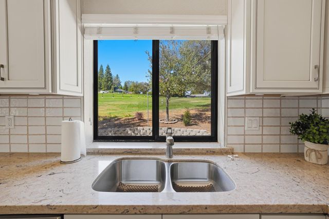 23246 Sunset Ridge Dr, Auburn, CA 95602