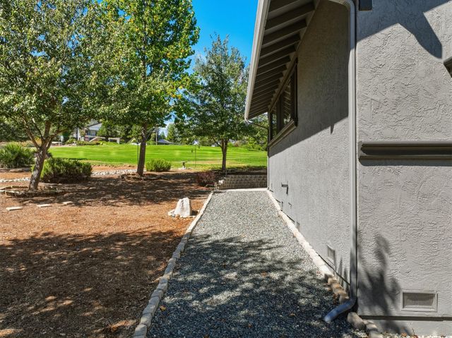 23246 Sunset Ridge Dr, Auburn, CA 95602