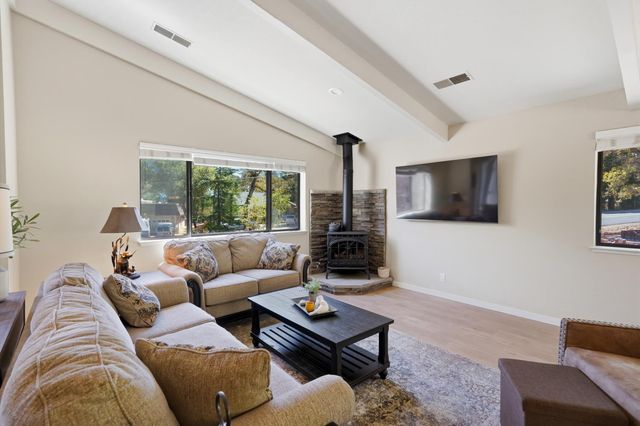 23246 Sunset Ridge Dr, Auburn, CA 95602