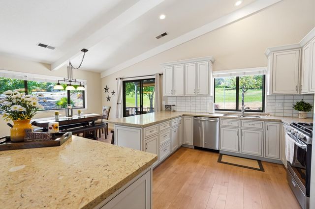 23246 Sunset Ridge Dr, Auburn, CA 95602