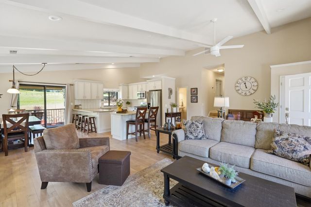 23246 Sunset Ridge Dr, Auburn, CA 95602