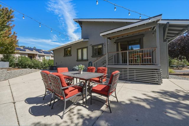 23246 Sunset Ridge Dr, Auburn, CA 95602