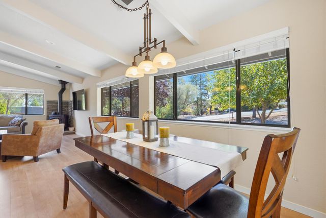 23246 Sunset Ridge Dr, Auburn, CA 95602