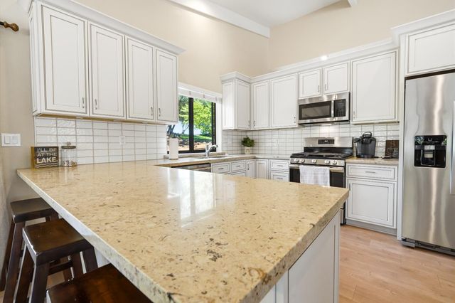 23246 Sunset Ridge Dr, Auburn, CA 95602