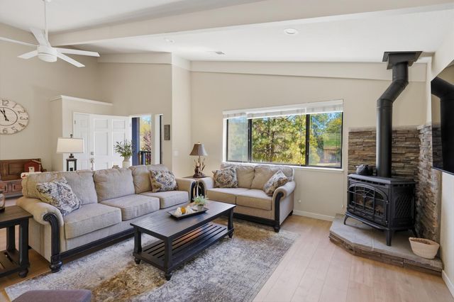 23246 Sunset Ridge Dr, Auburn, CA 95602