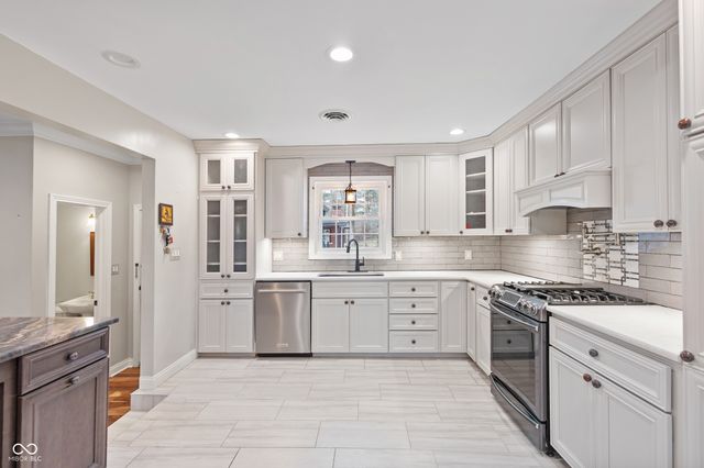 8853 Briarclift Road, Indianapolis, IN 46256