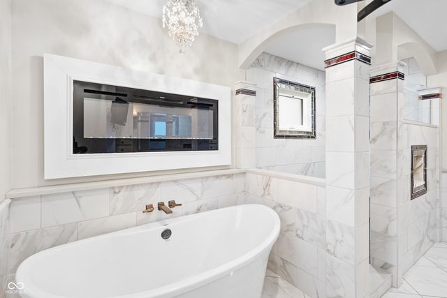 8853 Briarclift Road, Indianapolis, IN 46256