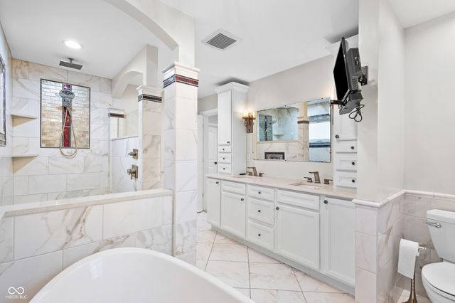 8853 Briarclift Road, Indianapolis, IN 46256