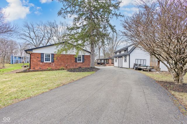 8853 Briarclift Road, Indianapolis, IN 46256