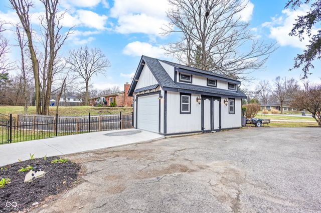 8853 Briarclift Road, Indianapolis, IN 46256