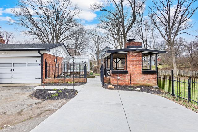 8853 Briarclift Road, Indianapolis, IN 46256