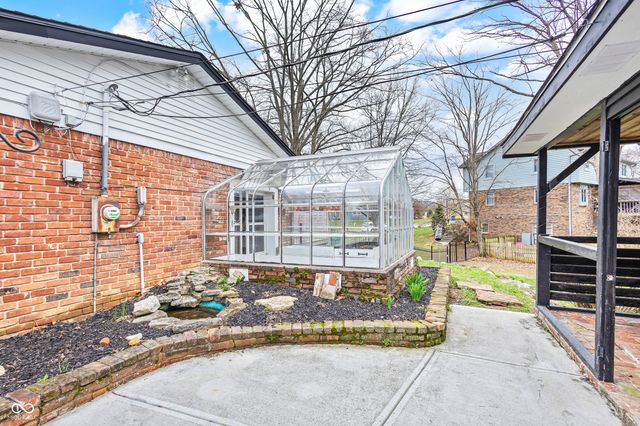 8853 Briarclift Road, Indianapolis, IN 46256