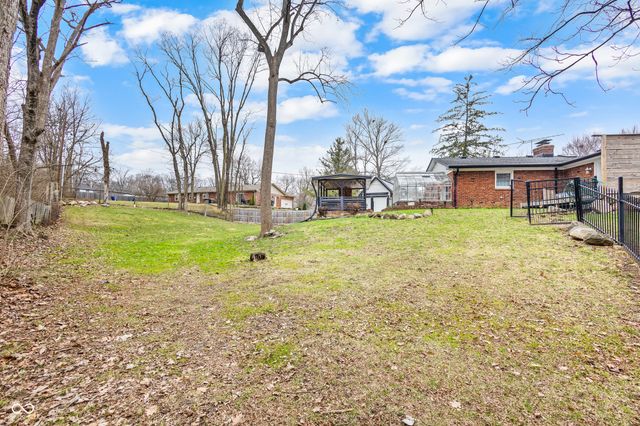 8853 Briarclift Road, Indianapolis, IN 46256