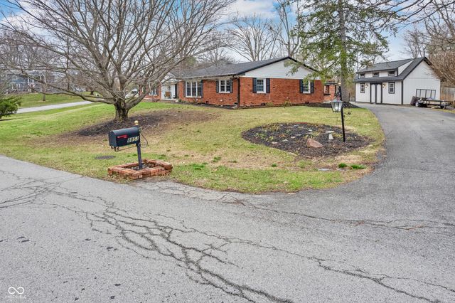 8853 Briarclift Road, Indianapolis, IN 46256