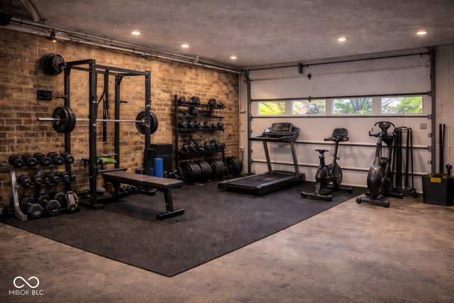 8853 Briarclift Road, Indianapolis, IN 46256