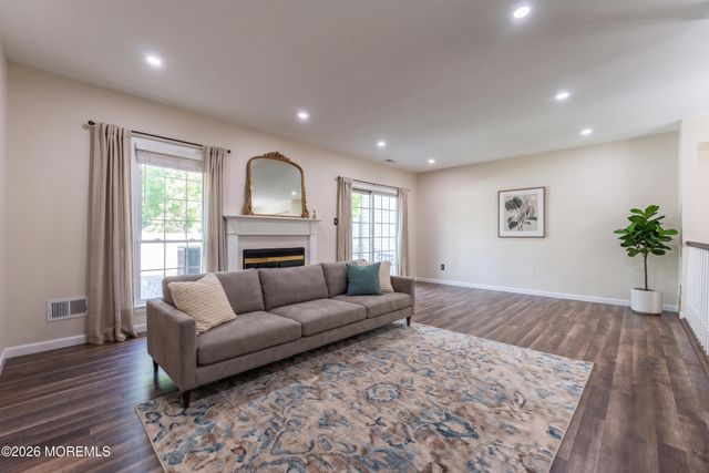 4 Vassar Place, Morganville, NJ 07751