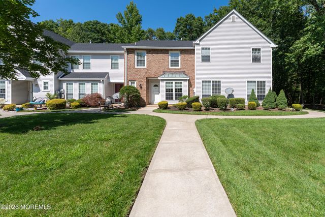 4 Vassar Place, Morganville, NJ 07751