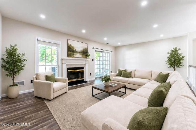 4 Vassar Place, Morganville, NJ 07751