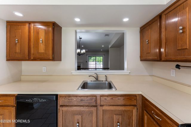 4 Vassar Place, Morganville, NJ 07751