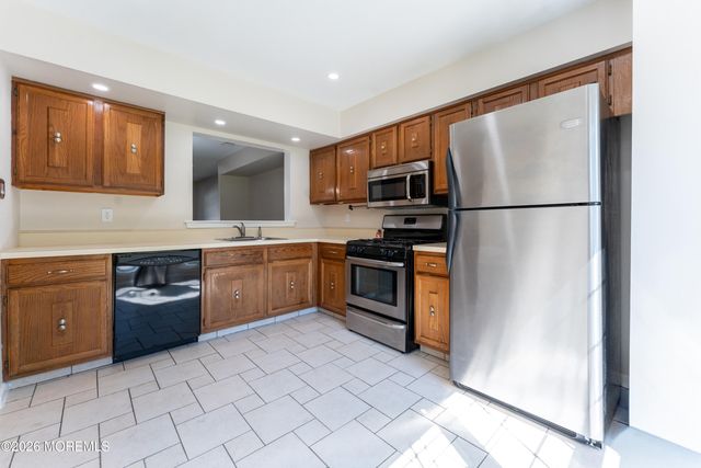 4 Vassar Place, Morganville, NJ 07751