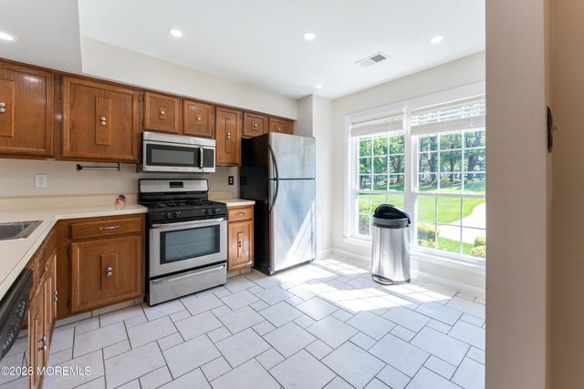 4 Vassar Place, Morganville, NJ 07751