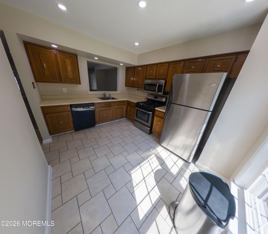 4 Vassar Place, Morganville, NJ 07751