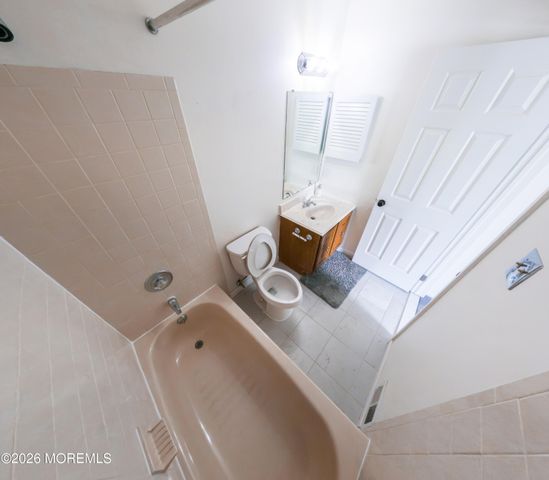 4 Vassar Place, Morganville, NJ 07751