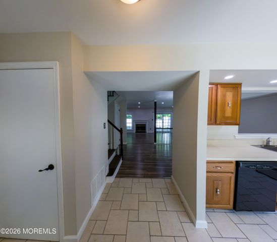 4 Vassar Place, Morganville, NJ 07751