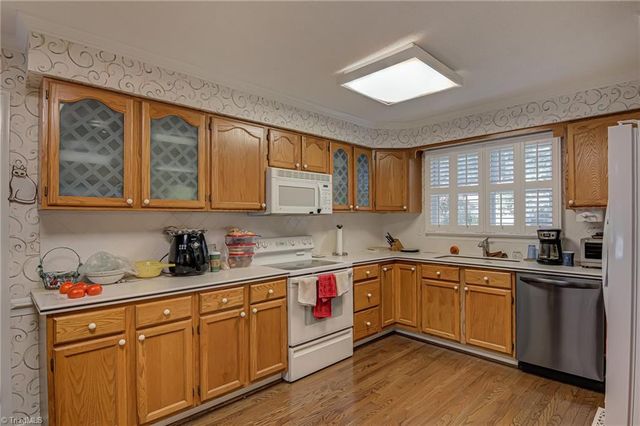 8921 Harpers Grove Lane, Clemmons, NC 27012