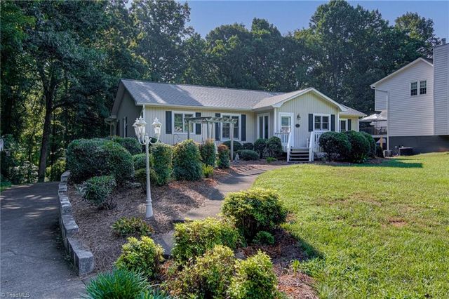 8921 Harpers Grove Lane, Clemmons, NC 27012