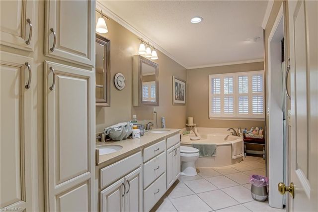 8921 Harpers Grove Lane, Clemmons, NC 27012