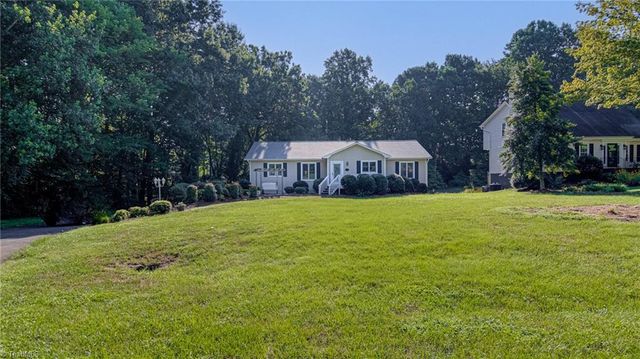 8921 Harpers Grove Lane, Clemmons, NC 27012