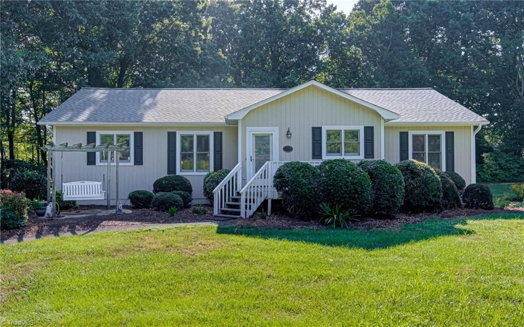 8921 Harpers Grove Lane, Clemmons, NC 27012