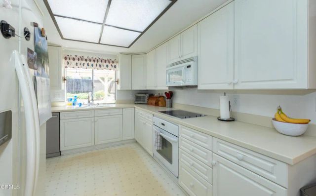 2190 Klamath Drive, Camarillo, CA 93010